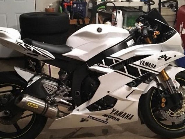 Preisgünstige Yamaha YZF 600 R6 Motorrad Verkleidung 2006-2007 - Weiss Glanzendes Schwarz Motul Michelin