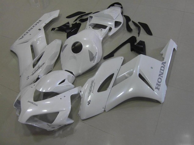 Preisgünstige Honda CBR 1000 RR 06-07 Verkleidungen - Weiß mit Silber Aufkleber Preisgünstige Honda CBR 1000 RR 06-07 Verkleidungen - Weiß mit Silber Aufkleber